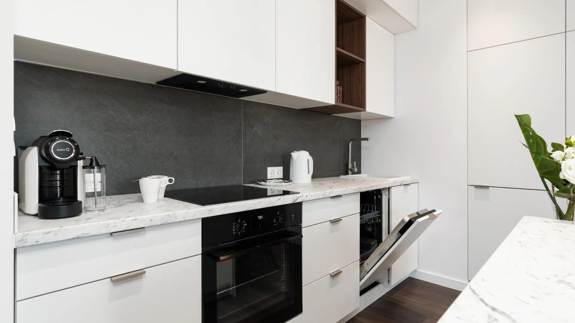 Stylish & Comfy Garbary Apartments With Parking By Noclegi Renters Poznań