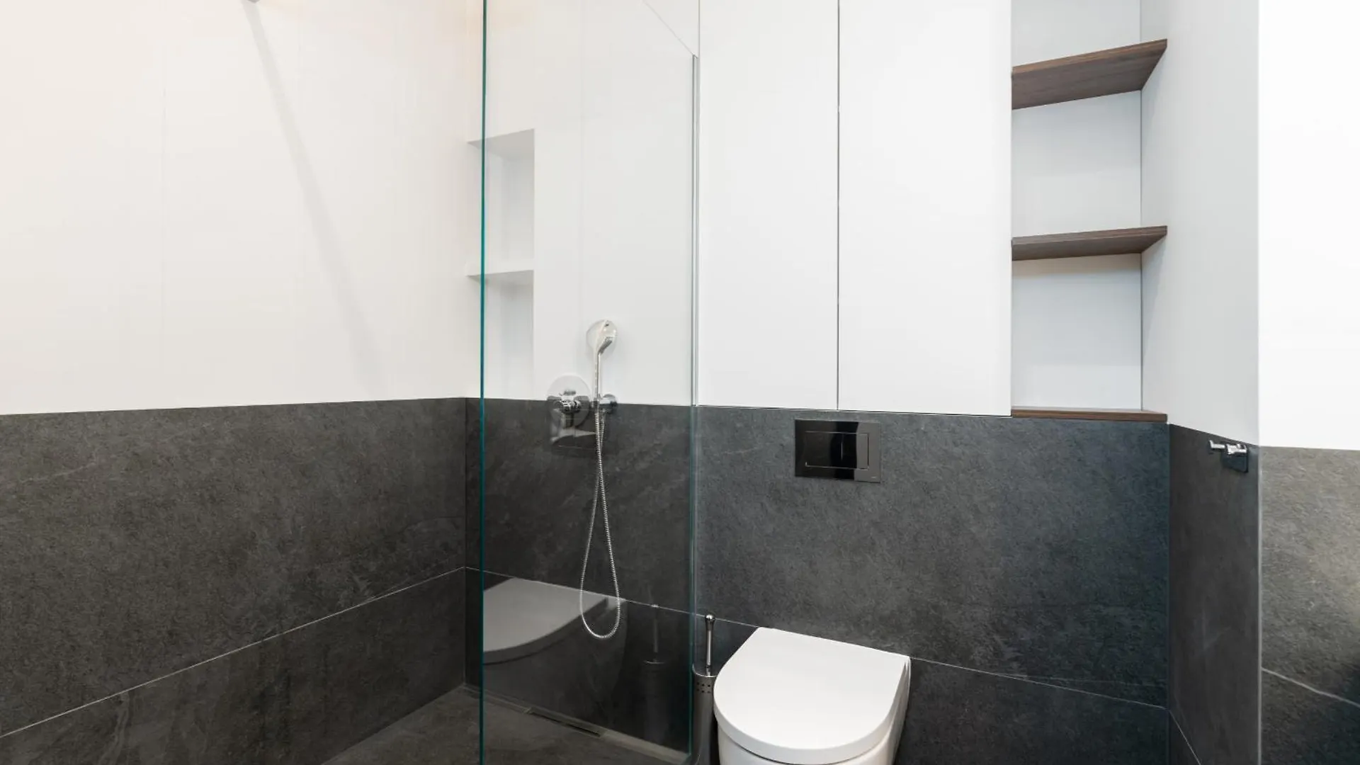 Stylish & Comfy Garbary Apartments With Parking By Noclegi Renters Poznań 0*,  Polska