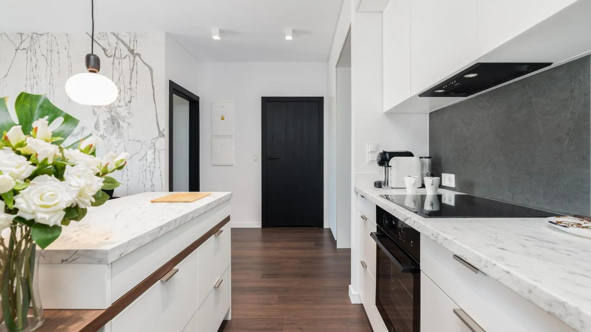 Stylish & Comfy Garbary Apartments With Parking By Noclegi Renters Poznań