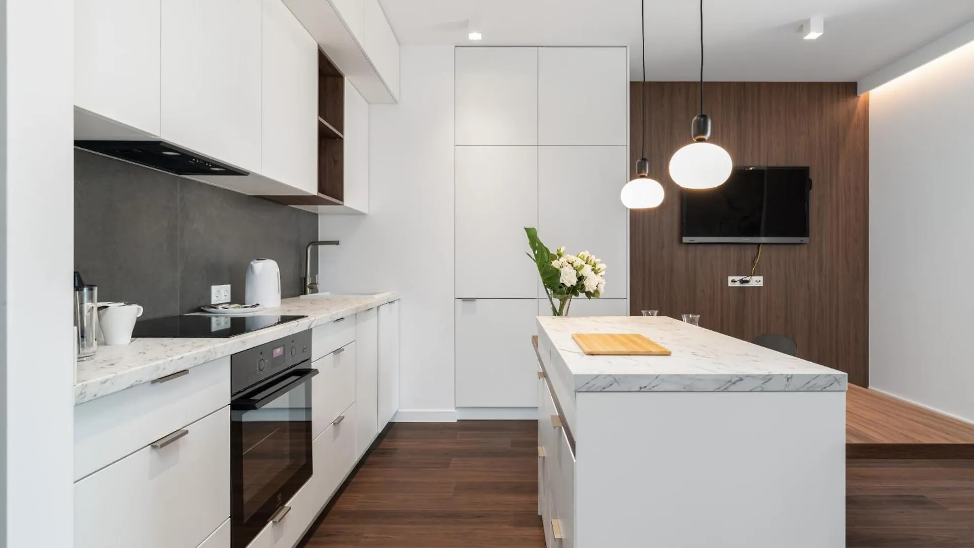 Stylish & Comfy Garbary Apartments With Parking By Noclegi Renters Poznań