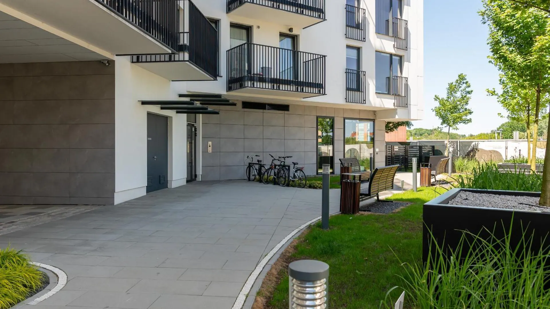 Stylish & Comfy Garbary Apartments With Parking By Noclegi Renters Poznań