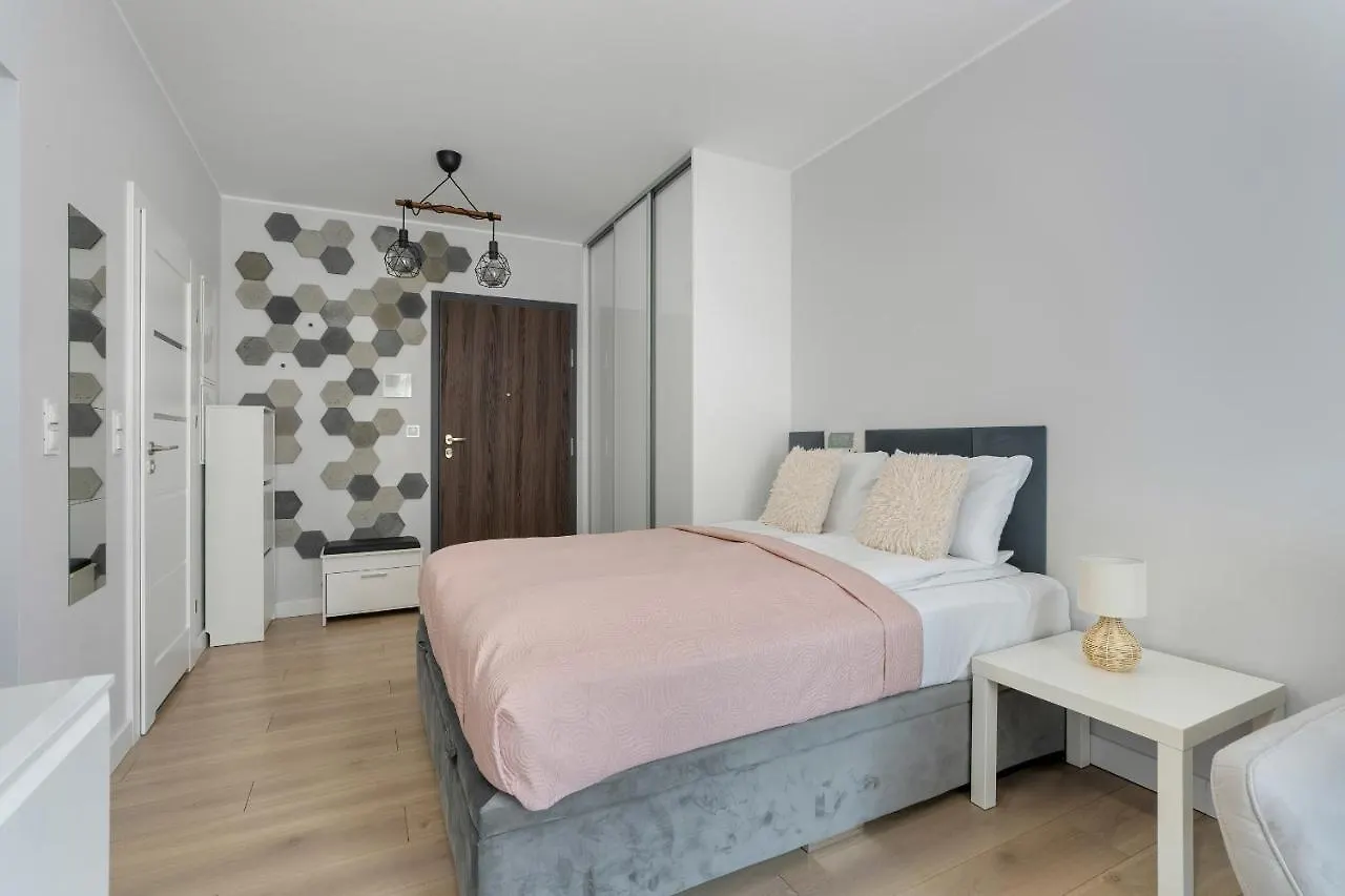 Stylish & Comfy Garbary Apartments With Parking By Noclegi Renters Poznan