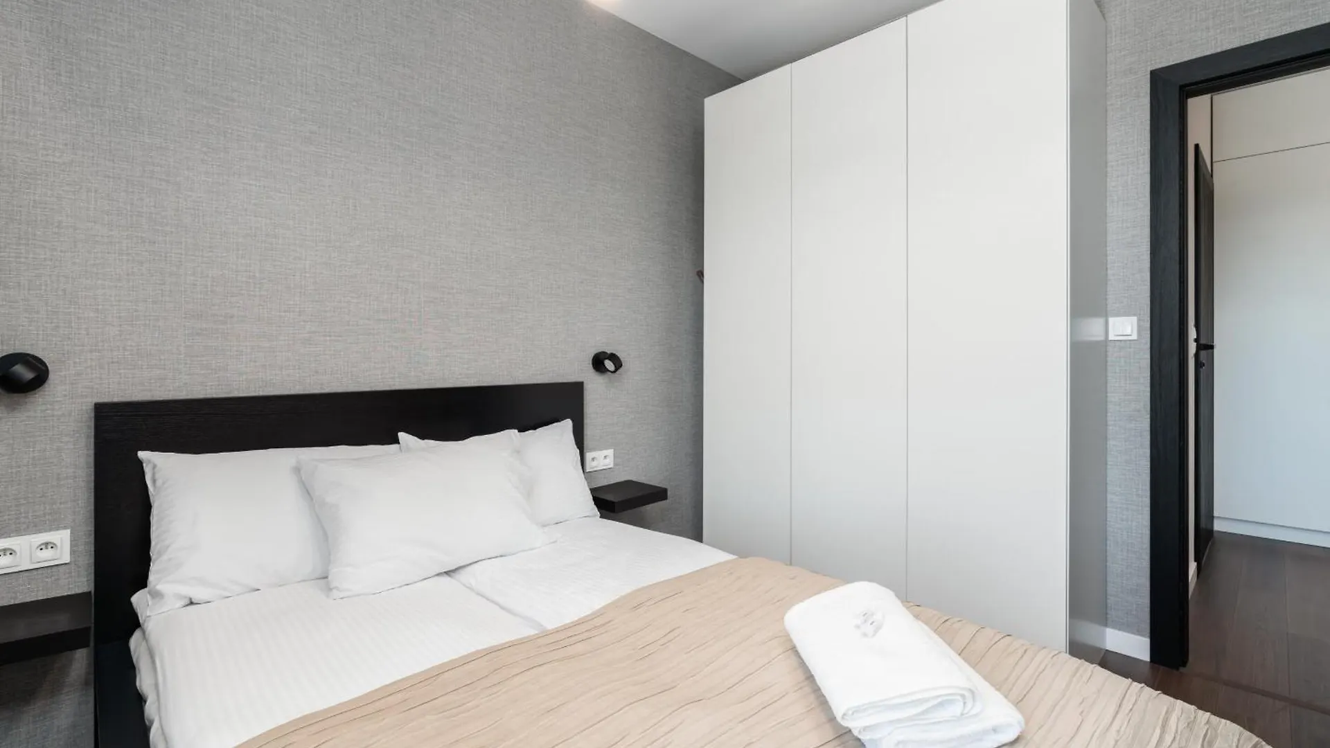 Stylish & Comfy Garbary Apartments With Parking By Noclegi Renters Poznan