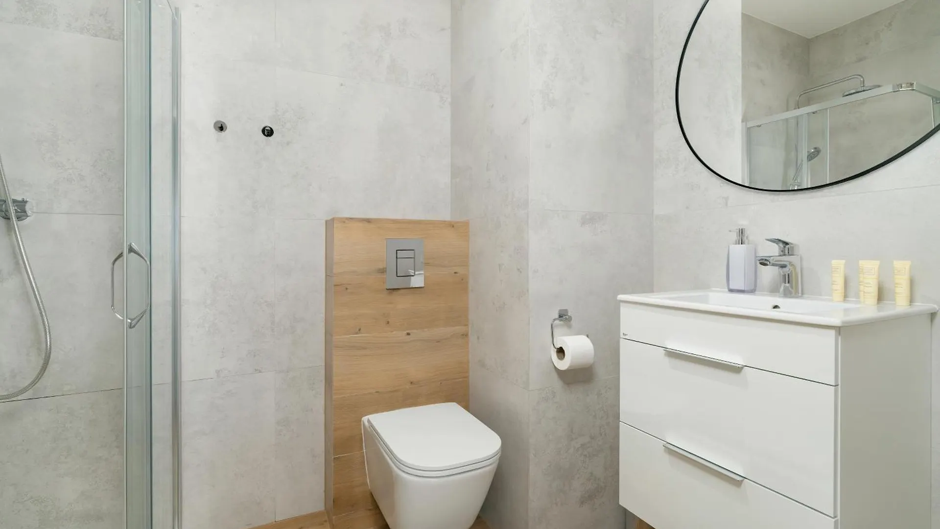 Stylish & Comfy Garbary Apartments With Parking By Noclegi Renters Poznan