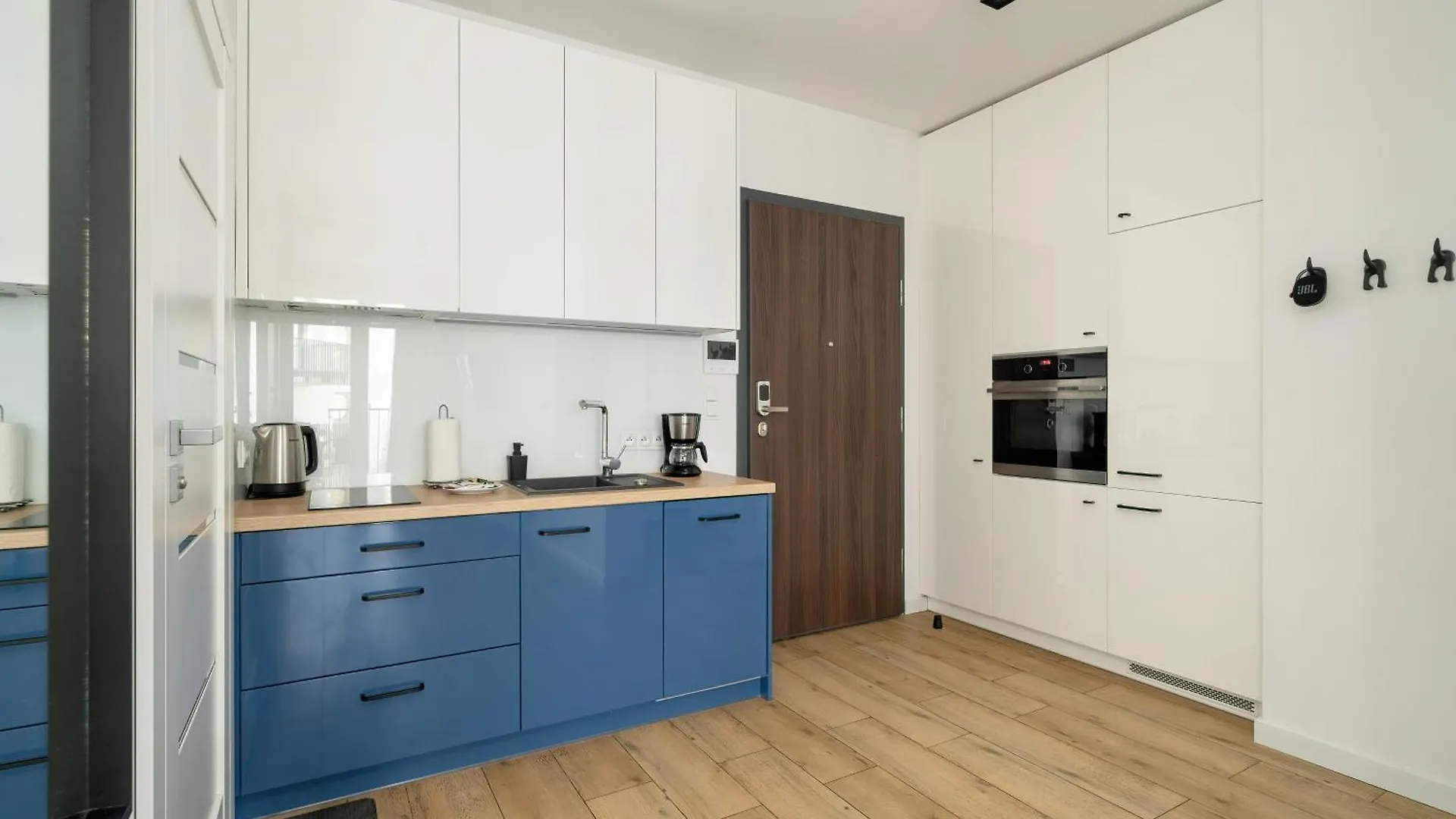 Stylish & Comfy Garbary Apartments With Parking By Noclegi Renters Poznan