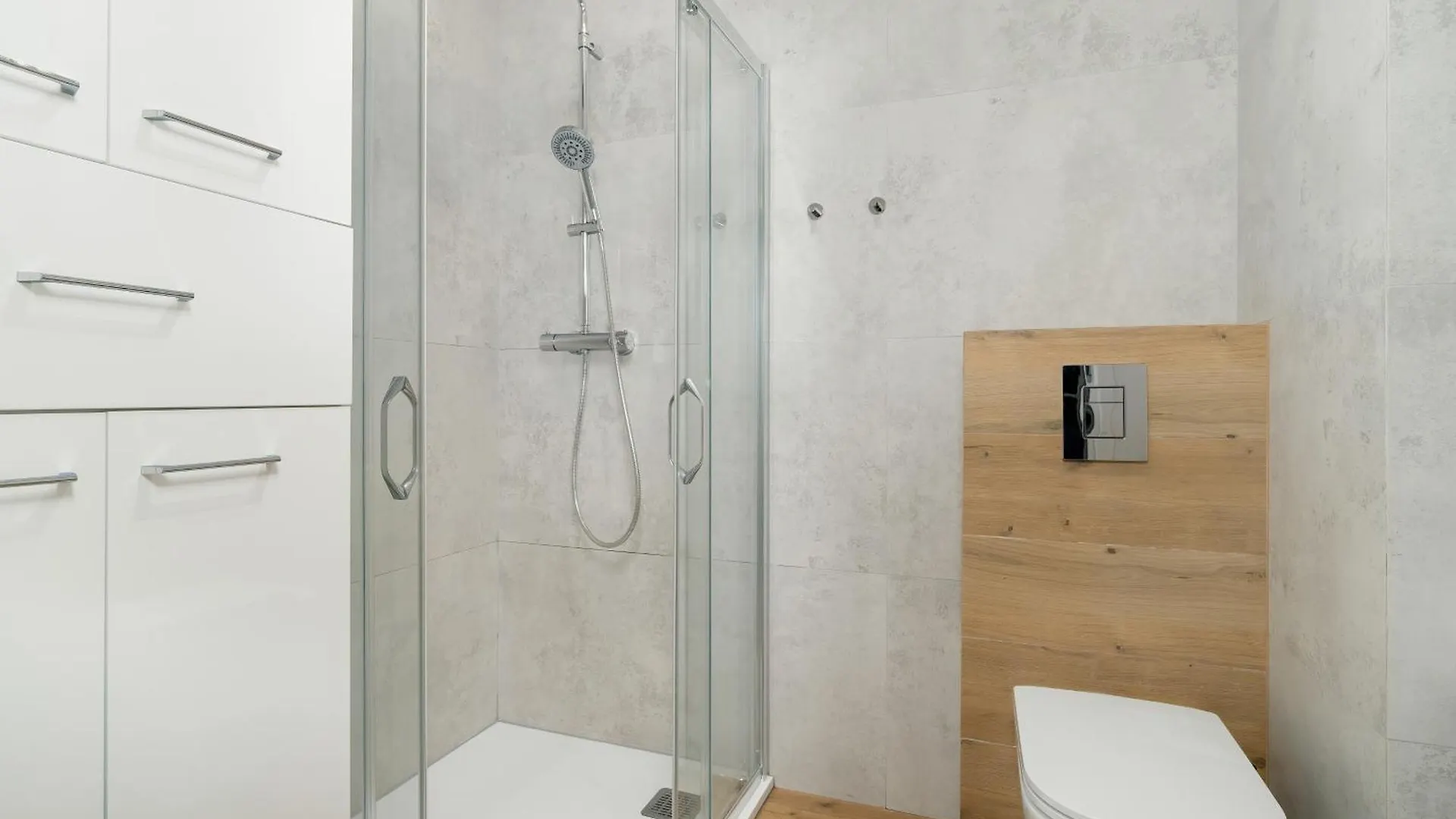 Stylish & Comfy Garbary Apartments With Parking By Noclegi Renters Poznan Poland