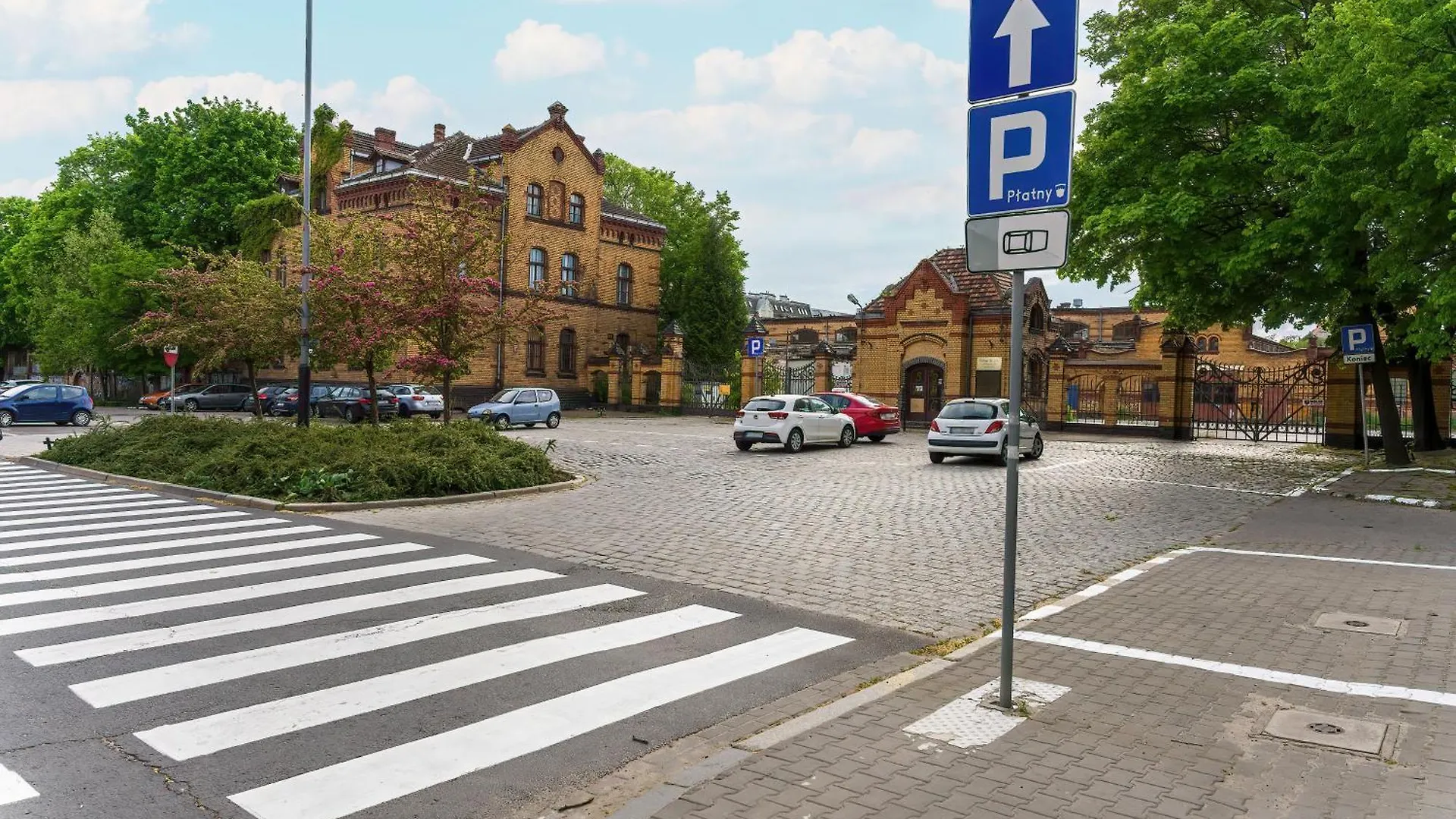 Stylish & Comfy Garbary Apartments With Parking By Noclegi Renters Poznan