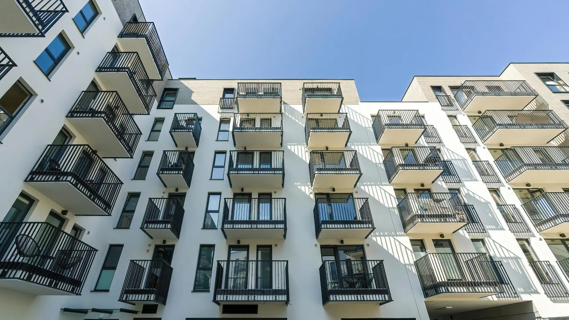 Stylish & Comfy Garbary Apartments With Parking By Noclegi Renters Poznan Poland